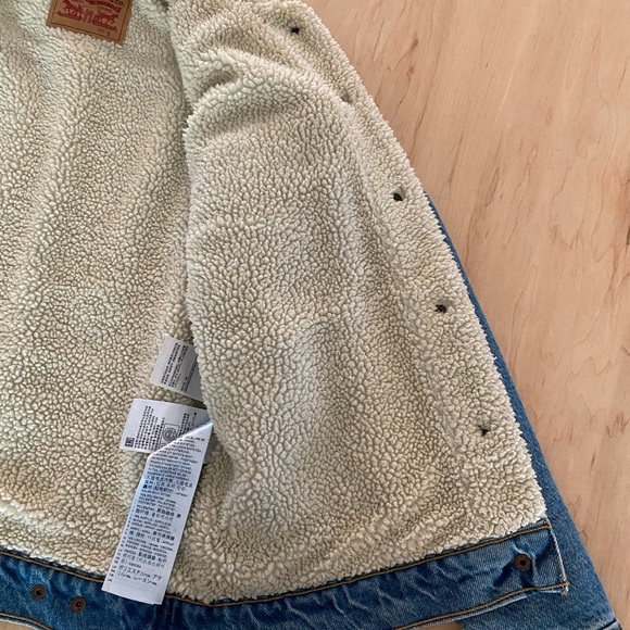 Women’s LEVI’S Original Sherpa Denim Trucker Jacket Small - Picture 3 of 4